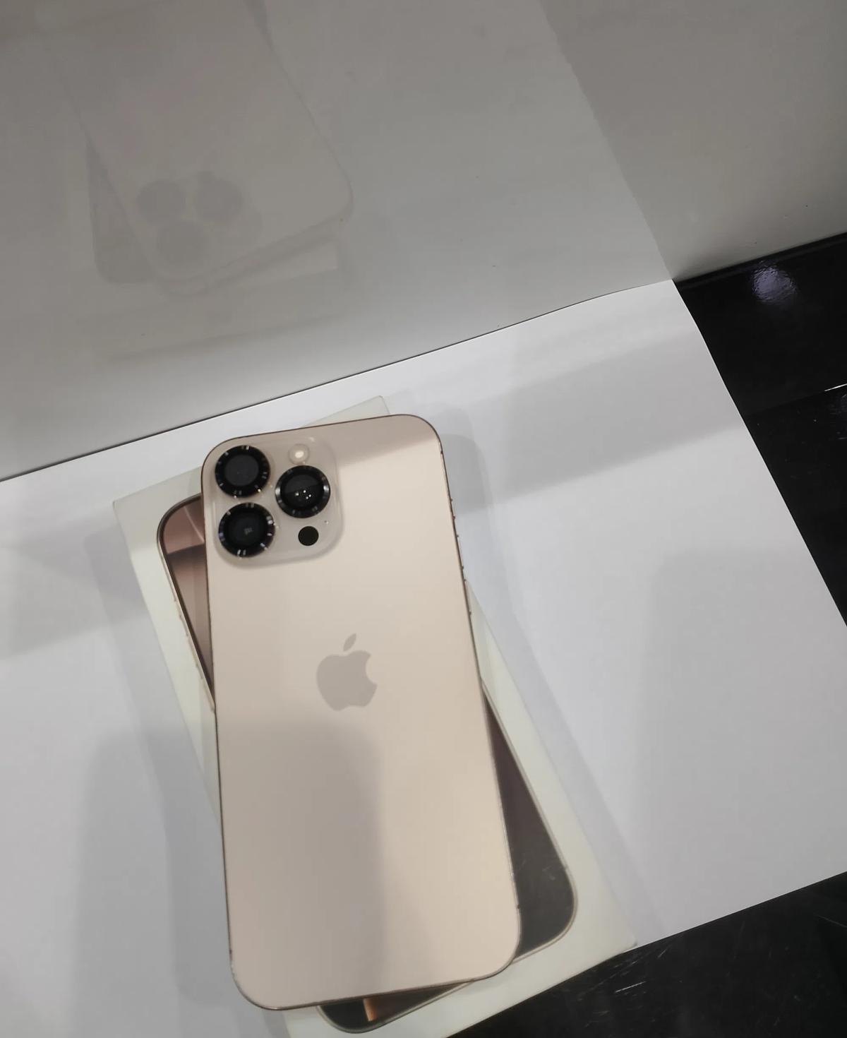 ايفون ⁦⁦16pro⁩⁩ ⁦⁦max⁩⁩ جيجا ⁦⁦256⁩⁩ مبدل شاشه