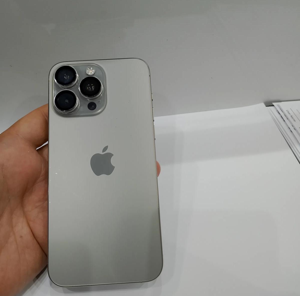 ايفون ⁦⁦15pro⁩⁩ ⁦⁦max⁩⁩ جيجا ⁦⁦256⁩⁩