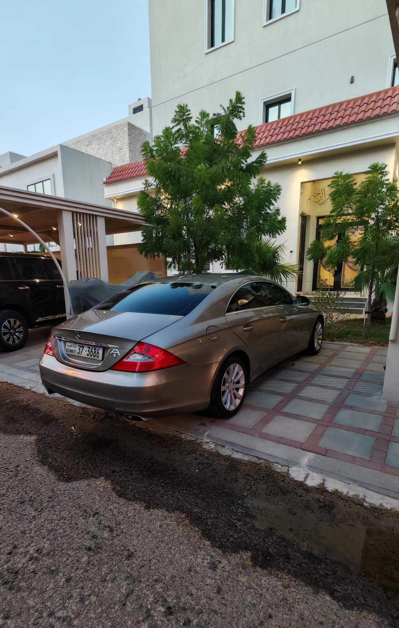للبيع ⁦⁦cls⁩⁩ موديل ⁦⁦2009⁩⁩ اخر اصدار حجم ⁦⁦280⁩⁩ ماشي ⁦⁦180⁩⁩