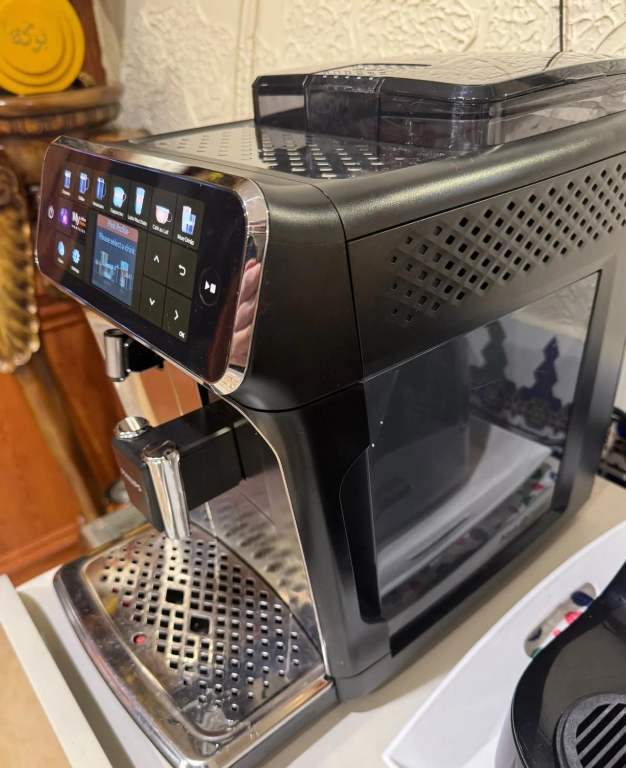 للبيع ماكينة ⁦⁦PHILIPS⁩⁩ ⁦⁦5400⁩⁩ مستعملة بقمة النظافة